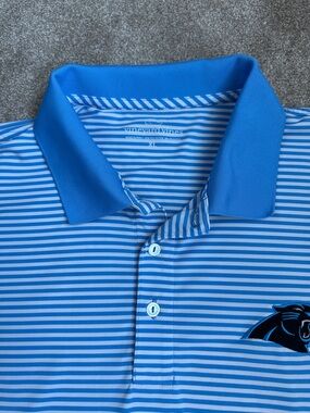 Vineyard Vines Men’s Light Blue & White Striped Polo with team patch